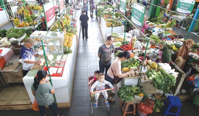 BERSIH DAN RAPI: Suasana Pasar Oro-Oro Dowo, Kota Malang yang bersih dan rapi sehingga sering menjadi tempat kunjungan wisatawan.  RADAR MALANG