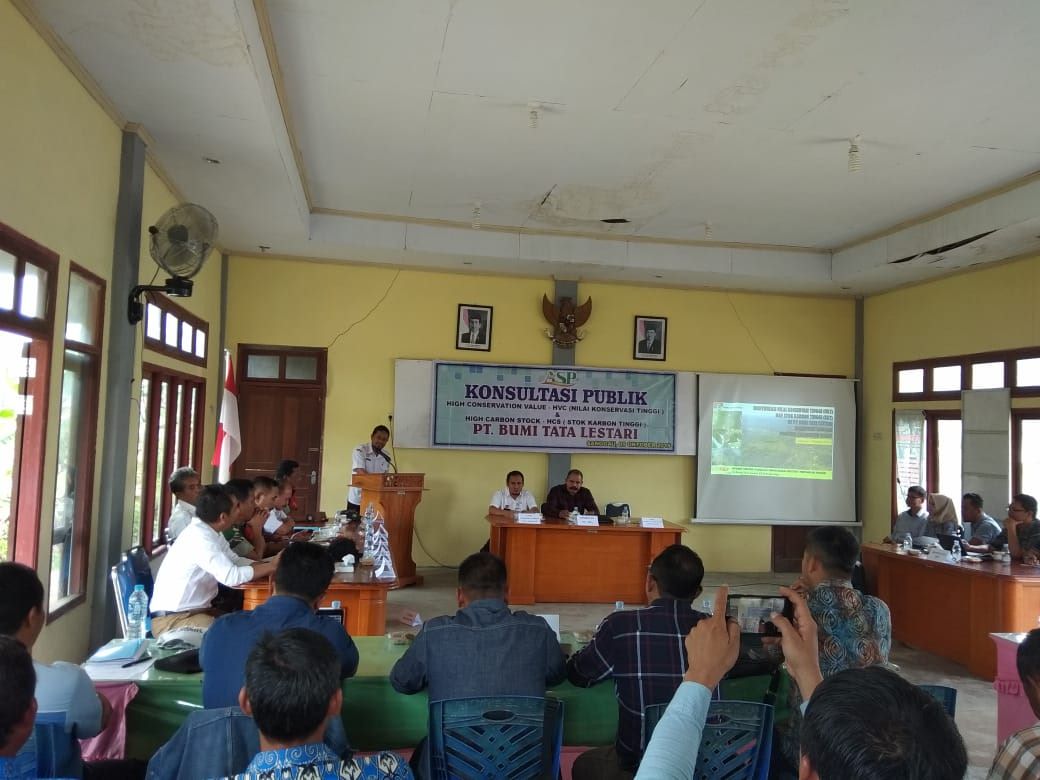 KONSULTASI. Kegiatan Konsultasi Publik HCV-HCS yang digelar PT. BTL. | SUGENG/PONTIANAK POST