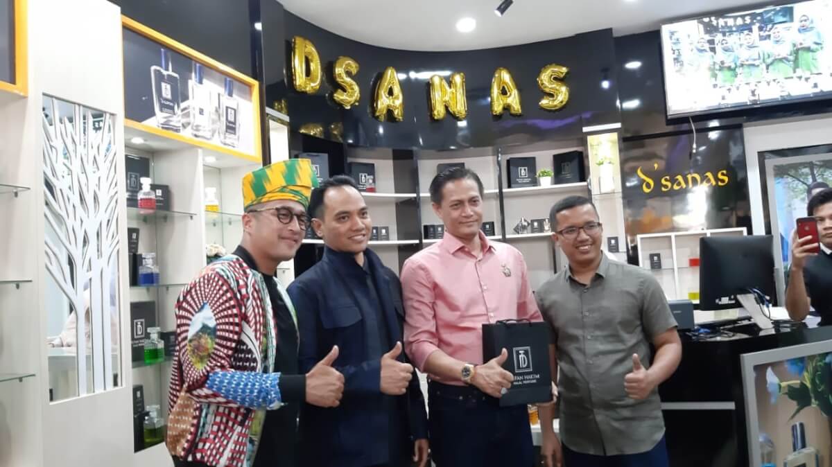 GRAND OPENING: D