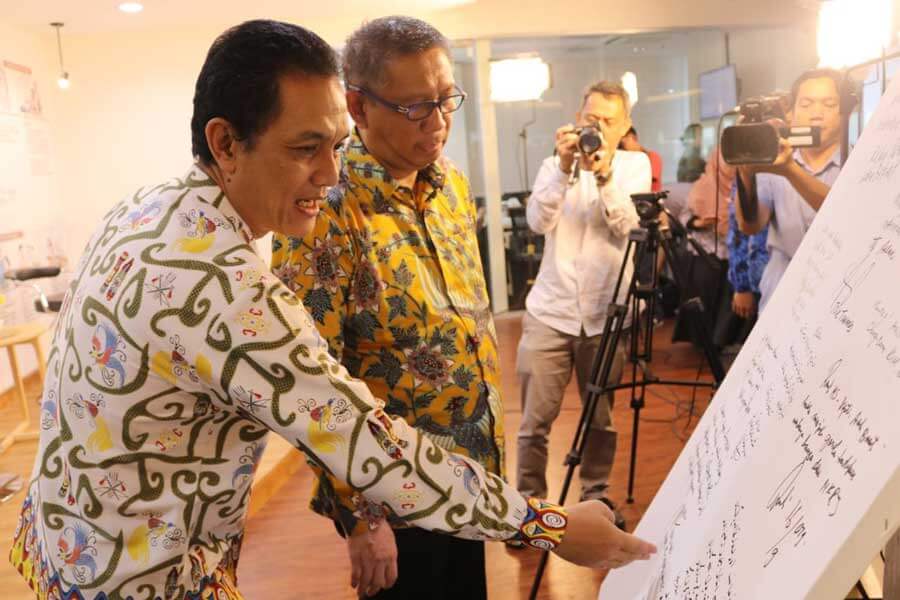 TERKESIMA: Gubernur Kalbar, Sutarmidji usai menghadiri undangan wawancara bersama jajaran Redaksi Perum LKBN Antara di Wisma Antara, Senin (11/11).  HUMPRO KALBAR FOR PONTIANAK POST