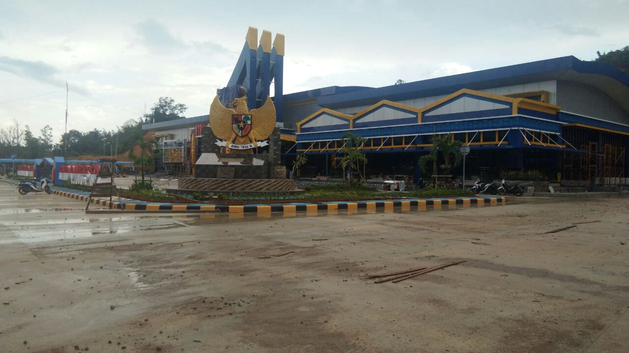 Bangunan terminal perdagangan internasional Entikong yang sudah rampung pembangunannya sejak awal tahun 2019. Namun belum digunakan.