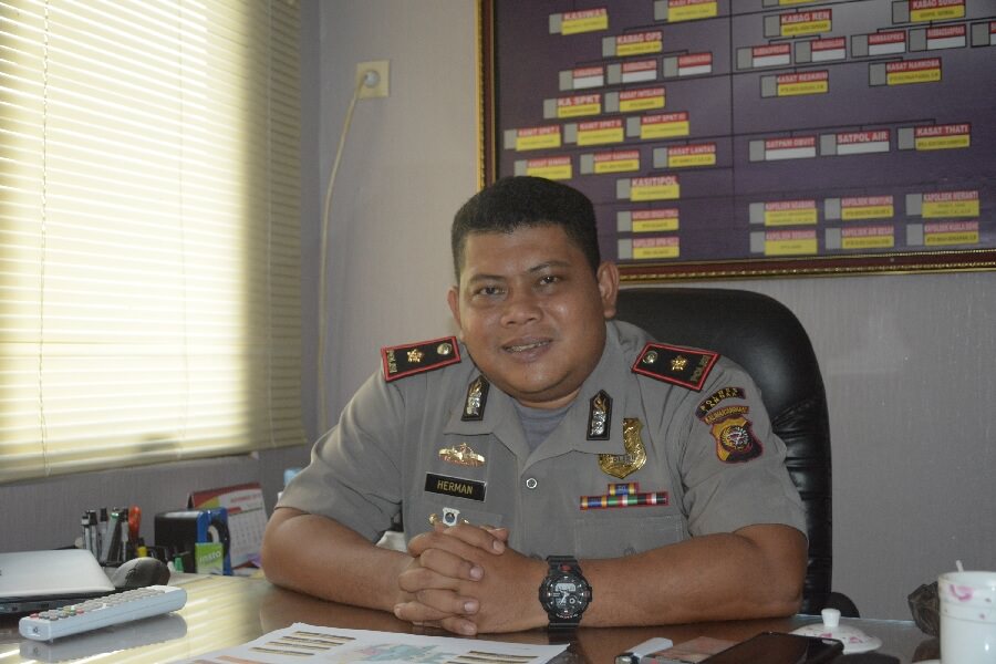 Wakapolres Landak Herman Setiadi ditemui di ruangannya, Rabu (13/11) lalu. Foto Miftah