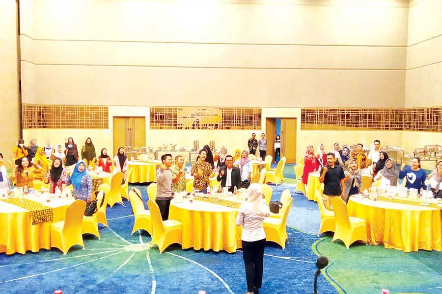 Evaluasi: KPU Kota Singkawang terus melakukan evaluasi diantaranya dengan mengadakan kegiatan evaluasi strategi sosialisasi bersama relasi. hAR/pONTIANAK POST