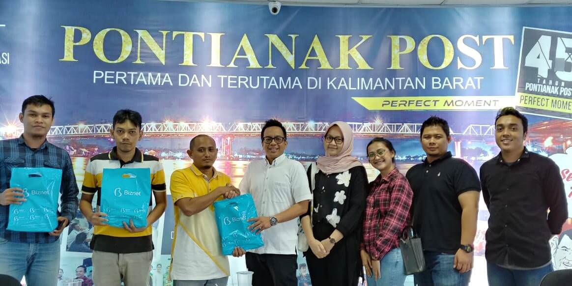 KUNJUNGAN: Adrianto Sulistyo beserta jajarannya saat menyambangi kantor redaksi Pontianak Post, kemarin. Istimewa