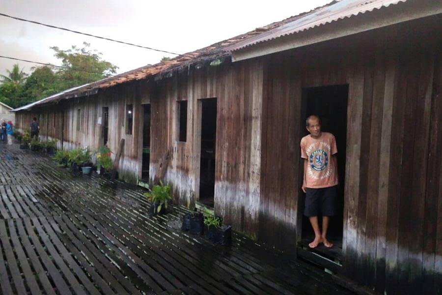 LESTARI: Rumah Panjang Saham menjadi salah satu warisan budaya tertua yang berada di Kalimantan Barat. Perlu adanya sinergi pemerintah dan masyarakat setempat untuk melestarikannya. RIESALA ANVAR/PONTIANAKPOST