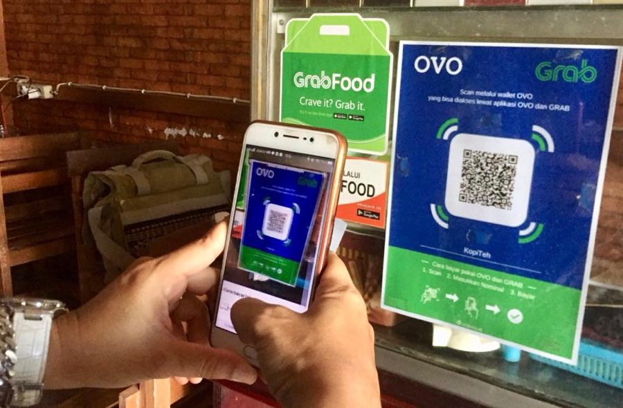 Transaksi tanpa tunai. foto Arief Nugroho