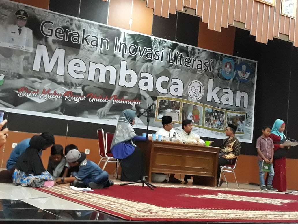 Sejumlah anak-anak dari beberapa desa di Kubu Raya tampak antusias mengikuti gerakan inovasi literasi membaca-kan Kubu Raya | Ashri / Pontianak Post