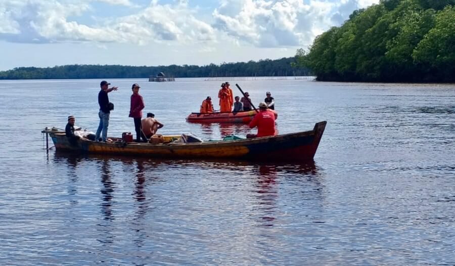 Pencarian korban tenggelam di perairan laut dan sungai sekitar Teluk Batang, Pulau Kumbang, hingga perairan Pulau Maya. Foto BPBD Kayong Utara For Pontianak Post