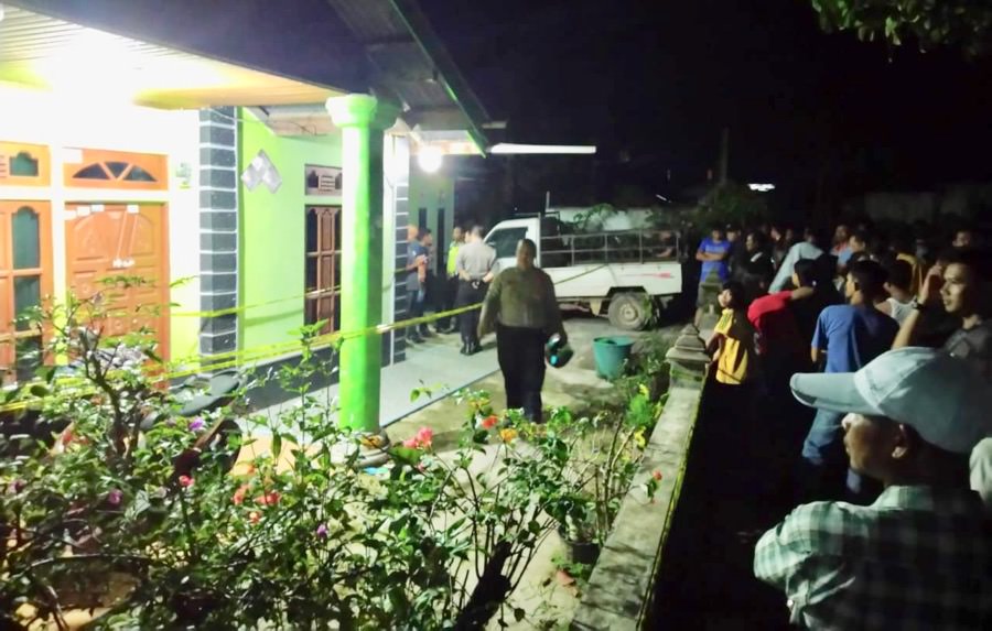 Situasi di tempat kejadian yang dipadati warga. foto Istimewa