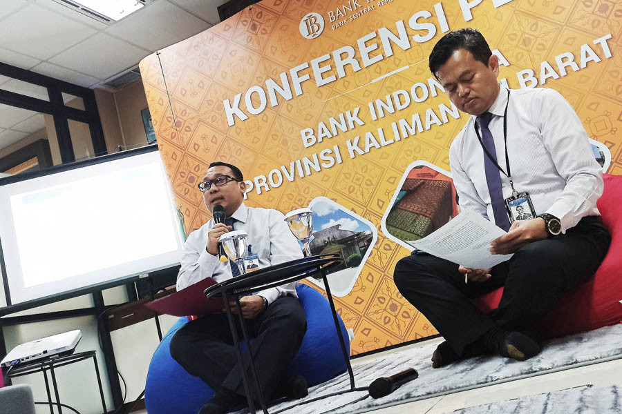 CORONA: KRI dr. Soeharso disiagakan untuk mengevakuasi 74 warga negara Indonesia (WNI) yang bekerja di kapal pesiar Diamond Princess yang kini berlabuh di Yokohama, Jepang. (Foto insert ) kepala Kantor Perwakilan BI Provinsi Kalbar, Agus Chusaini memapar