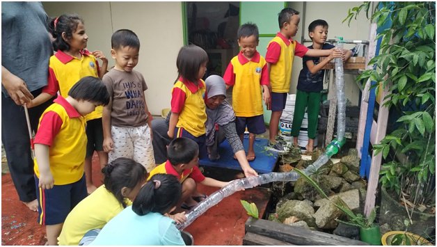 KREATIF : Siswa-siswi Sekolah Alam Terpadu Cerlang belajar menciptakan kreativitas. ISTIMEWA