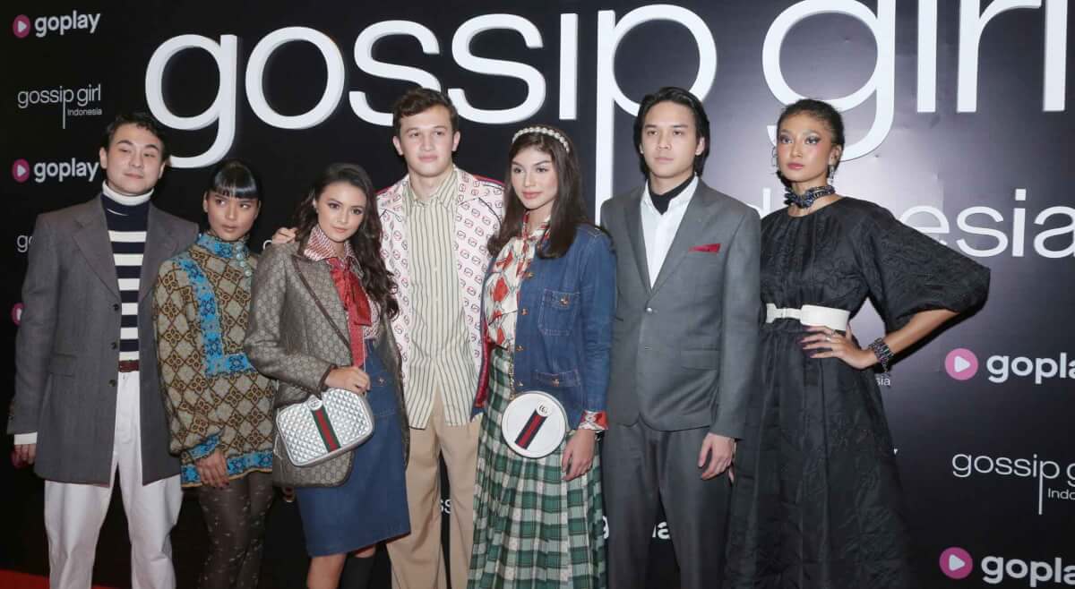 TENTANG REMAJA: Para pemeran Gossip Girl Indonesia setelah menceritakan proses syuting serial tersebut pada Kamis petang.IMAM HUSEIN/JAWA POS