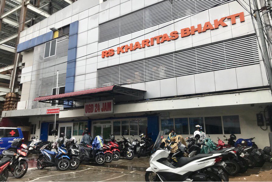 Suasana lengang RS Kharitas Bhakti Jalan Siam beberapa waktu lalu. foto Shando Safela