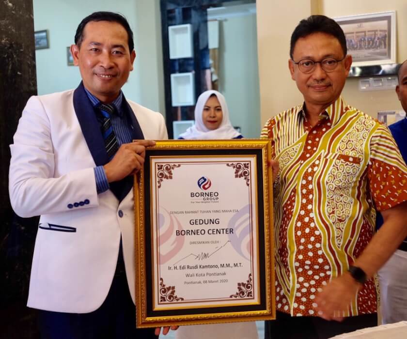 Walikota Edi Kamtono bersama Safiuddin CEO Borneo Group. foto Shando Safela