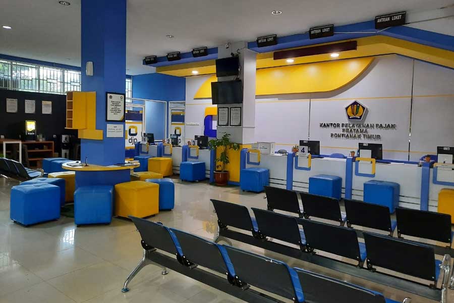 TUTUP: Suasana tempat pelayanan terpadu KPP Pratama Pontianak Timur saat diberhentikan.  