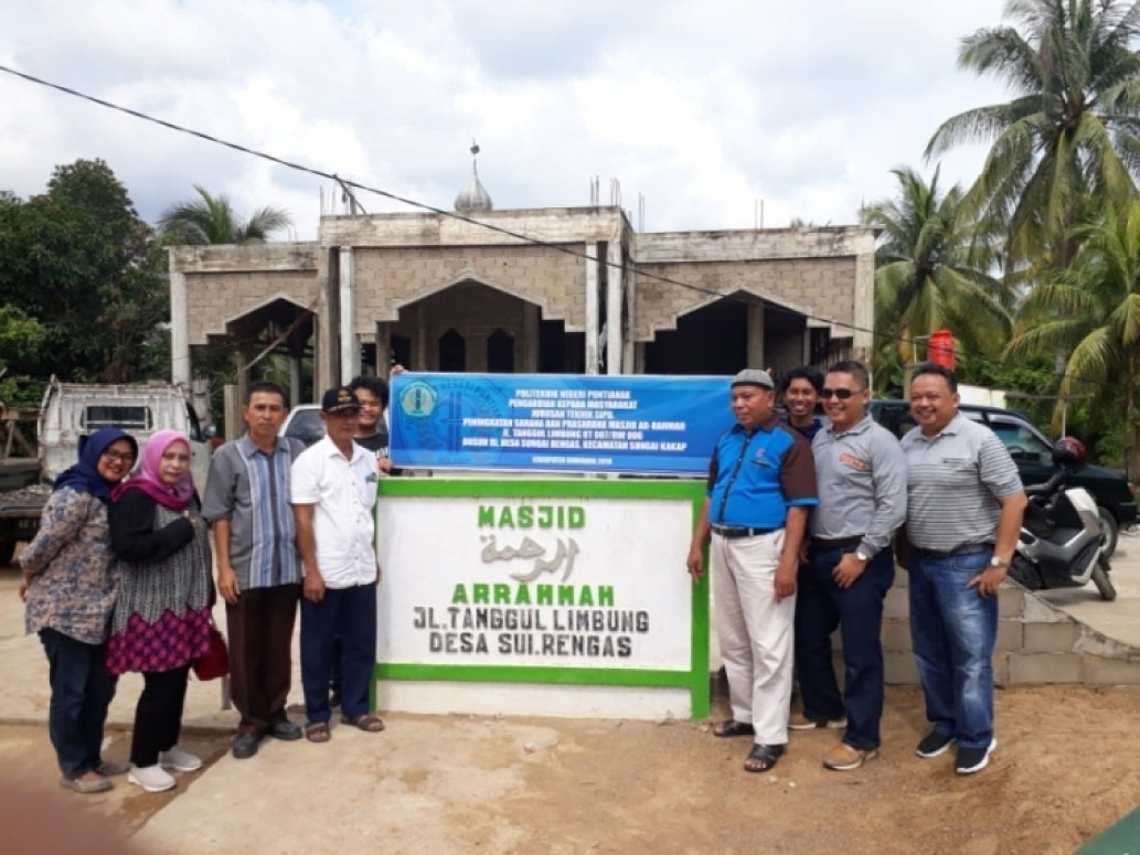 FOTO BERSAMA: Tim dan Monev PPM di depan Masjid Ar-Rahmah saat pelaksanaan kegiatan Pengabdian Pada Masyarakat beberapa waktu lalu.  ISTIMEWA