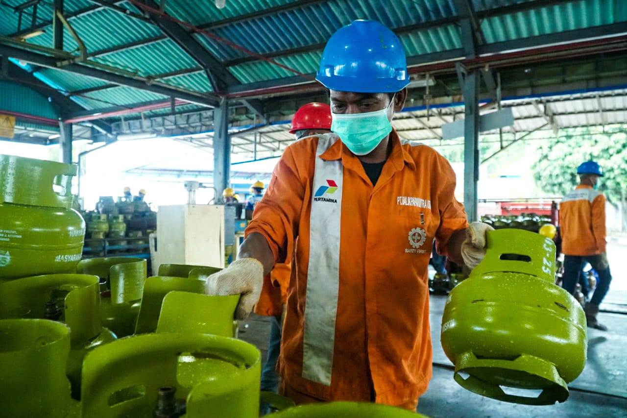 PENURUNAN: PT Pertamina memprediksi terjadi penurunan konsumsi BBM sebesar hampir 20 persen dan kenaikan konsumsi LPG 6 persen selama periode Ramadan-Idulfitri di Kalimantan Barat  | Foto : Ist