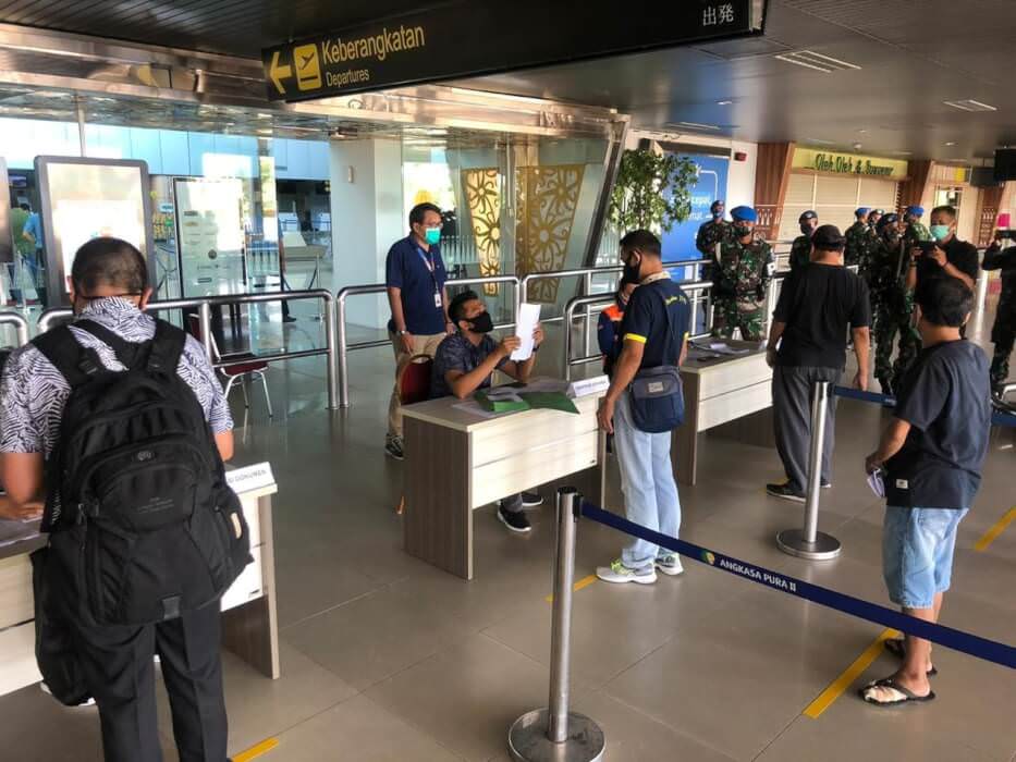 Pemeriksaan ketat di Bandara Supadio. foto Haryadi