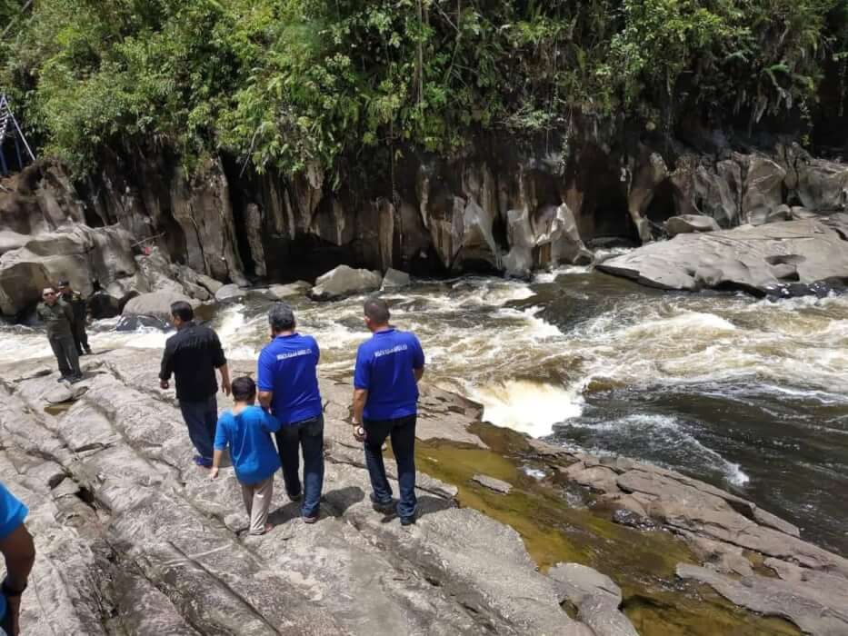 CANTIK: Destinasi kolam Bunga Lita di Desa Suka Maju Kecamatan Mentebah Kabupaten Kapuas Hulu yang cantik. FOTO Dok Y. Aloysius Rewa