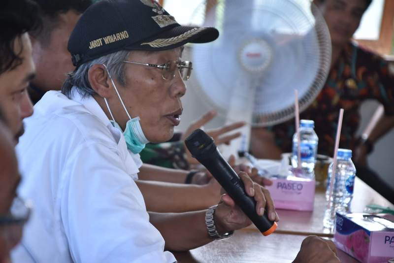 PEMAPARAN: Bupati Sintang Jarot Winarno memberikan pemaparan mengenai surat edaran tentang sistem kerja ASN dalam memasuki transisi kenormalan baru yang telah ditetapkan pada 1 Juli 2020. FIRDAUS DARKATNI/PONTIANAK POST