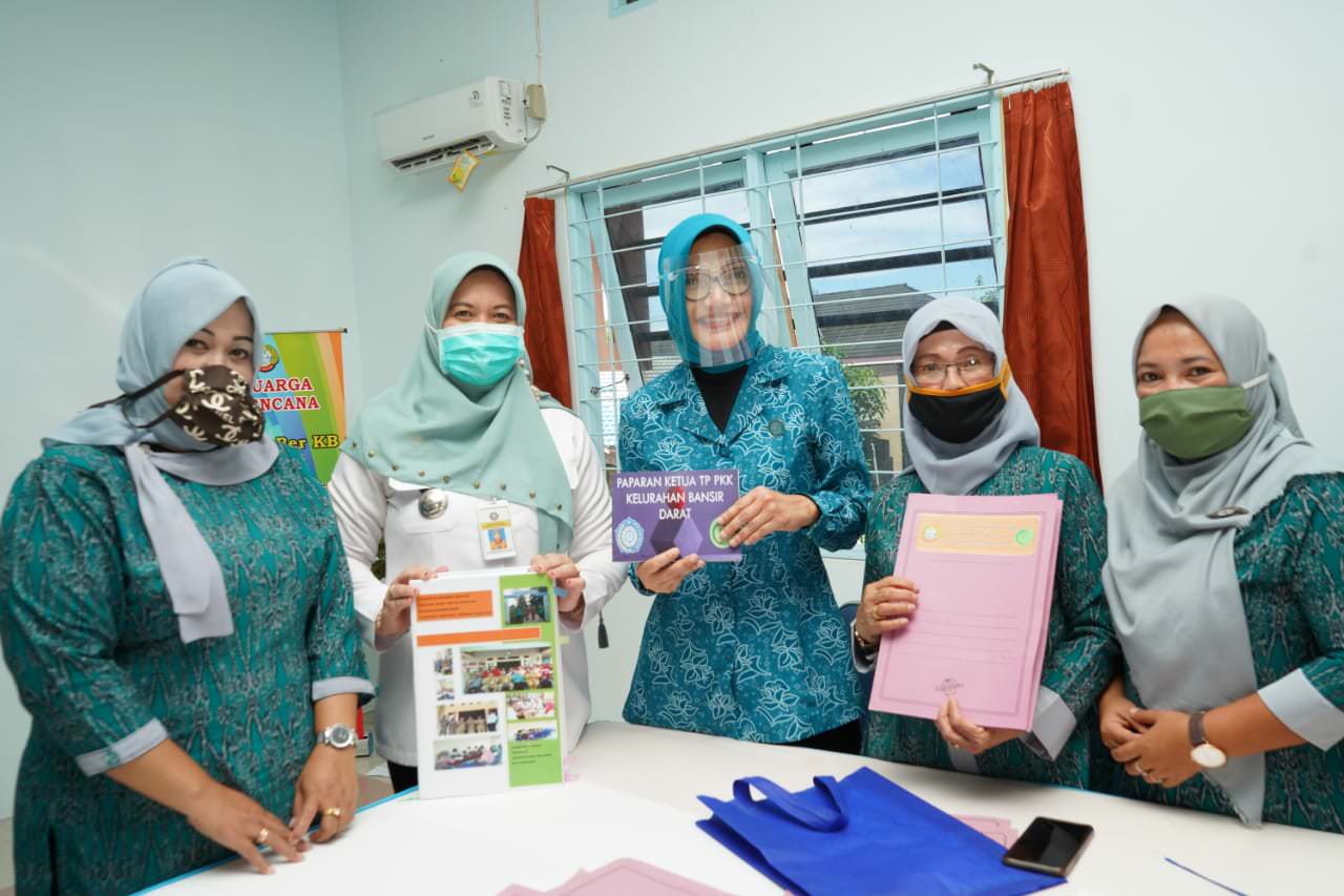 LOMBA : Persiapkan Kampung KB Cahaya Baru yang akan mewakili Pontianak dalam lomba Posko PKK KB Kesehatan Tingkat Kalbar. ISTIMEWA