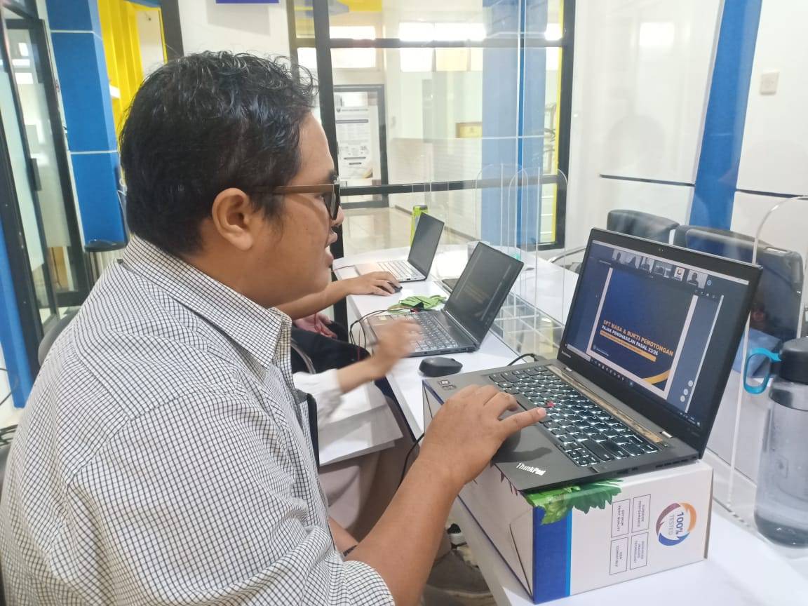 SOSIALISASI: Petugas KPP Pratama Pontianak Barat saat menyampaikan materi e-Bupot secara daring. IST