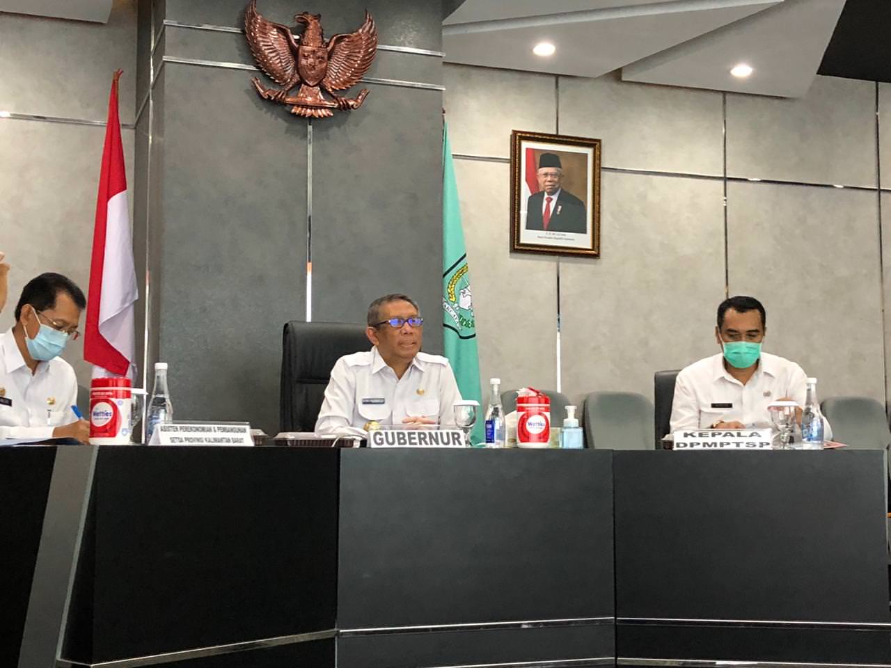 PARIWISATA : Gubernur Kalbar Sutarmidji mengikuti webinar bersama Kementerian Koordinator Kemaritiman dan Investasi bertajuk Percepatan reaktivitasi sektor Pariwisata dalam adaptasi kebiasaan baru di Ruang DAR Kantor Gubernur Kalbar, Rabu (12/8). BIRO ADP