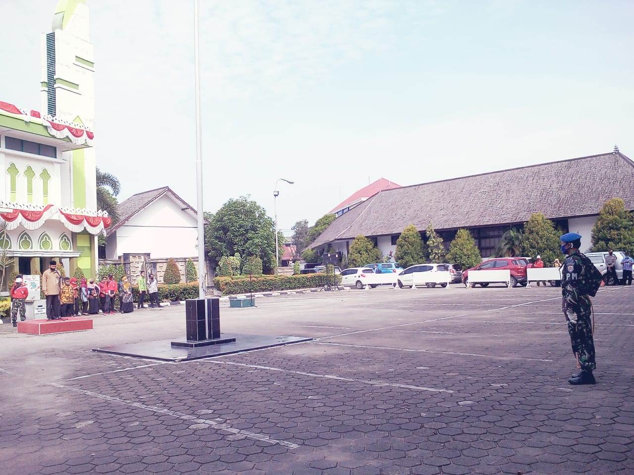 Gladi Resik: Pemerintah Kota Pontianak menggelar gladi resik upacara pengibaran dan penurunan bendera HUT Kemerdekaan RI ke-75. Istimewa