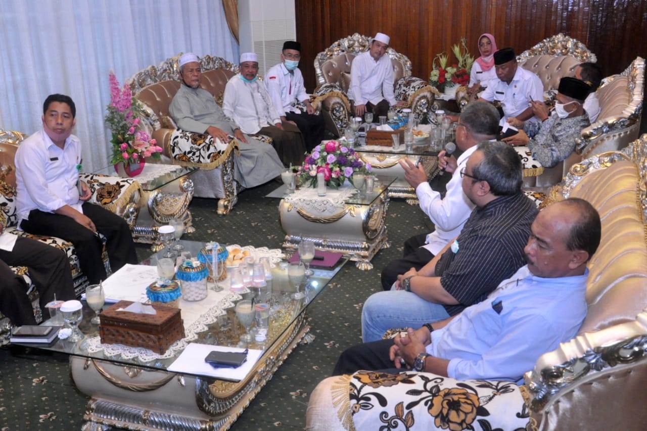 PEMBANGUNAN MASJID: Pertemuan di Rumah Dinas Bupati Mempawah membahas perkembangan pembangunan Masjid Agung Al-Falah. Istimewa