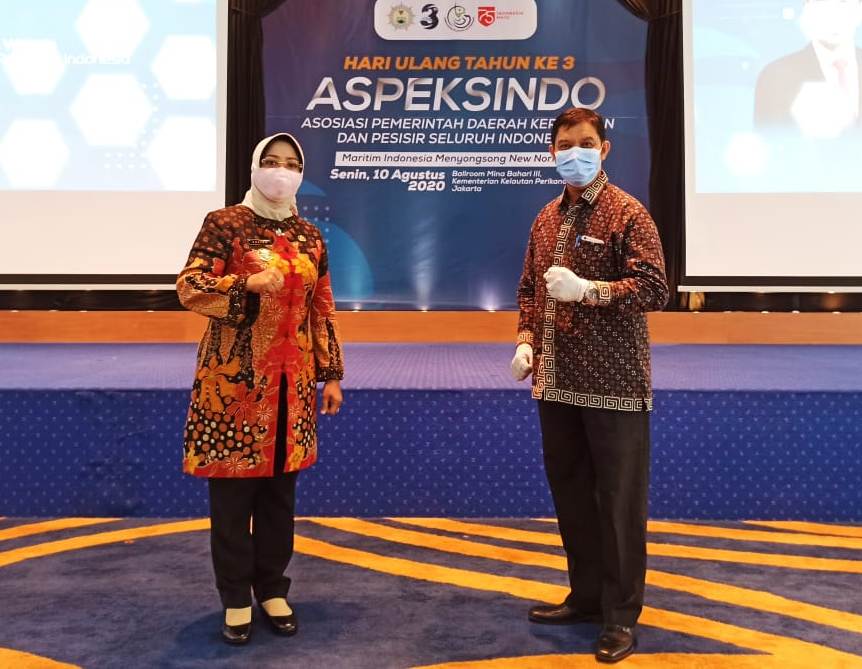 Realisasi Program: Bupati Mempawah Hj Erlina saat menghadiri HUT ke-3 Aspeksindo di Jakarta.  Istimewa