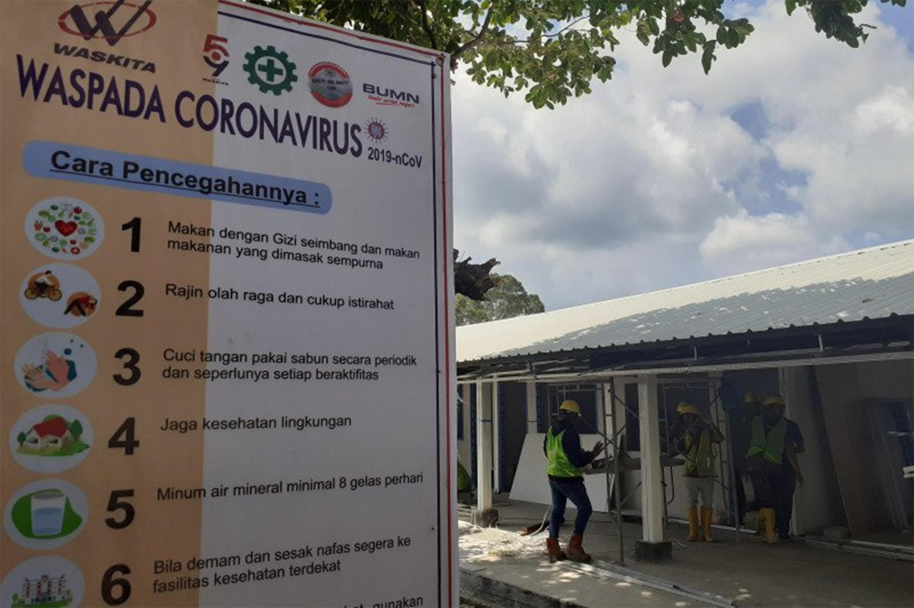 FASILITAS KHUSUS: Sosialisasi Covid-19 di lingkungan RSKI Covid-19 Batam, saat masih proses pembangunan. ANTARAFOTO