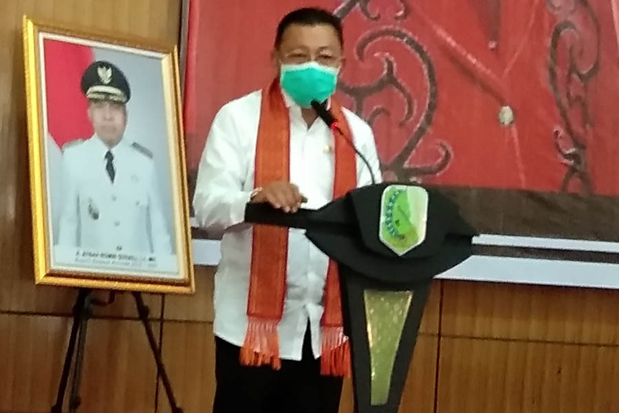 RESES: Anggota DPR RI, Drs Cornelis MH saat reses di Kabupaten Sambas dan Bupati dan Wakil Bupati Sambas terima langsung Anggota DPR RI, Drs Cornelis MH.
