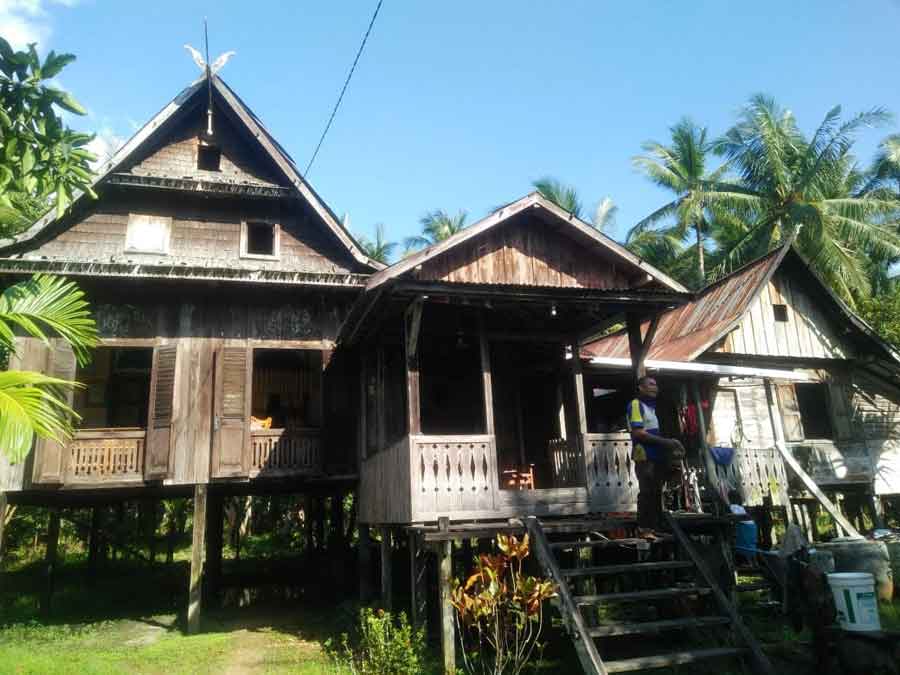 TRADISIONAL: Rumah khas masyarakat Suku Bugis di Desa Sungai Bakau Kecil, Kabupaten Mempawah yang terus dilestarikan. WAHYU ISMIR/PONTIANAKPOST