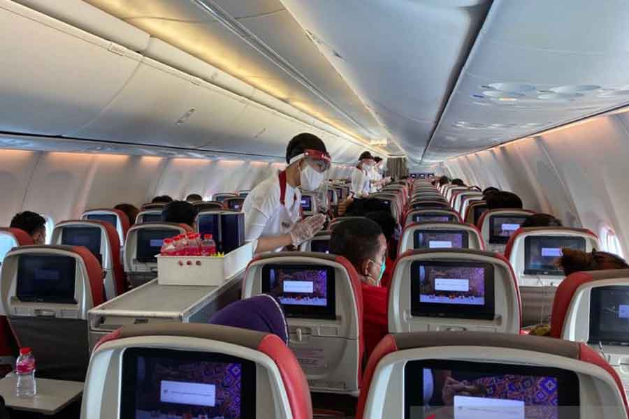 KLARIFIKASI: Maskapai Batik Air memberikan klarifikasi terkait temuan lima penumpang rute Jakarta-Pontianak dengan kode penerbangan ID-6220 pada Senin (22/ 12) yang terkonfirmasi positif Covid-19. ISTIMEWA/ANTARA