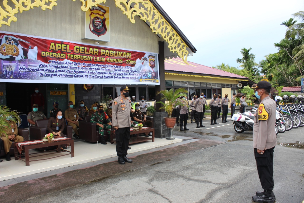 TERPADU: Kapolres Mempawah, AKBP Fauzan Sukmawansyah memimpin gelar pasukan Operasi  Terpadu Lilin Kapuas 2020.  Istimewa
