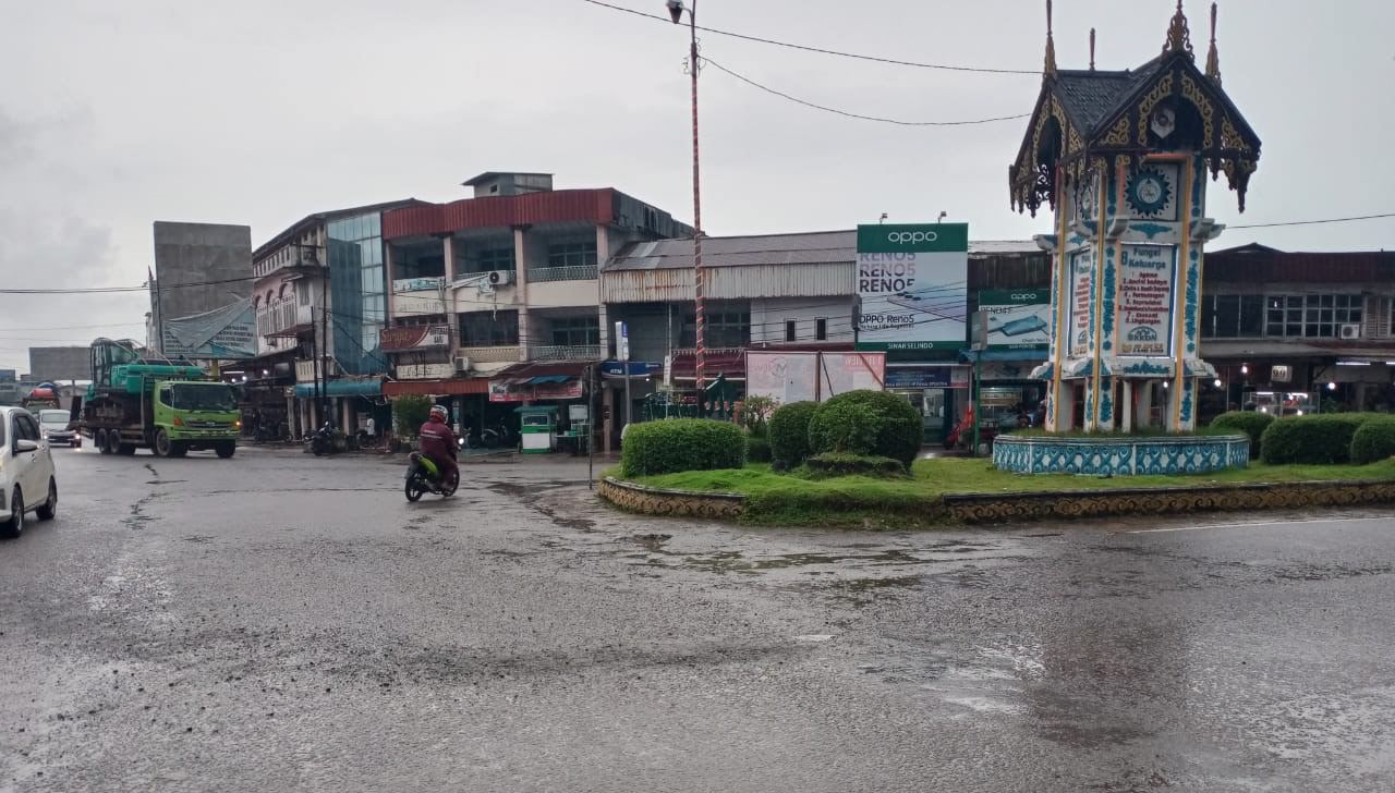 TUGU: Kondisi Tugu Borneo Sungai Pinyuh pascadiguyur hujan. ISTIMEWA