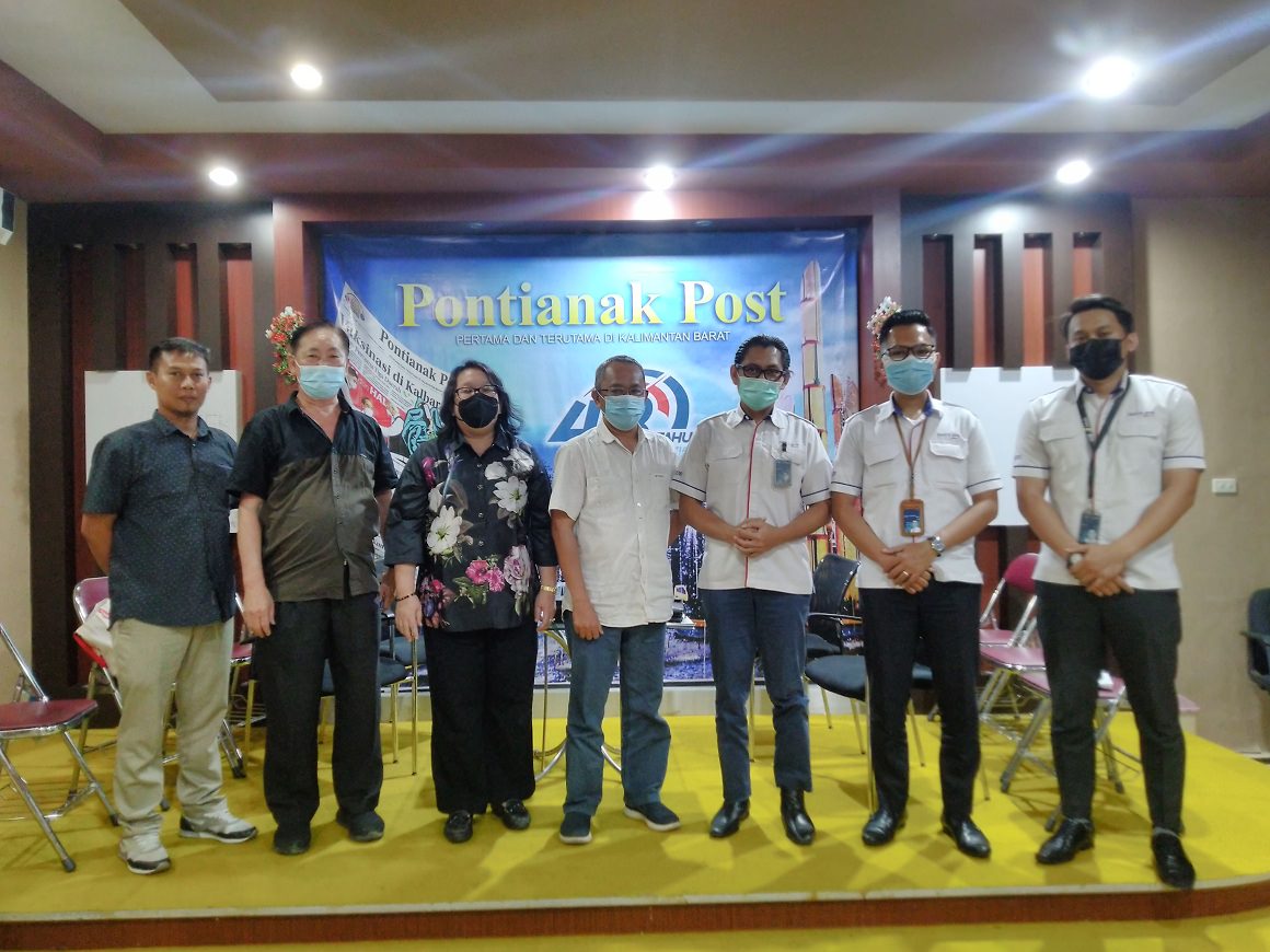 KUNJUNGAN : BTN Kantor Cabang Pontianak saat berkunjung ke Harian Pontianak Post, Rabu (17/2). SITI/PONTIANAK POST