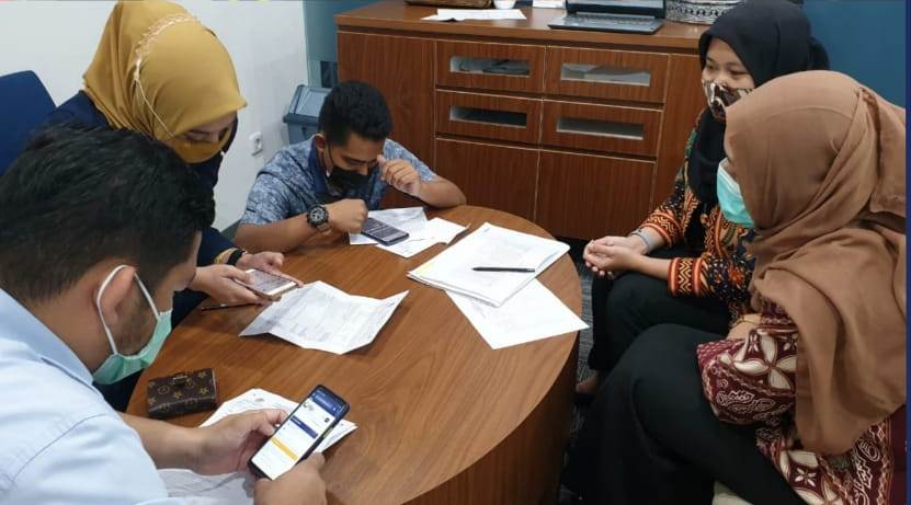 PELATIHAN: KP2KP Mempawah ketika melatih 10 Karyawan Bank Mandiri KCP Mempawah untuk Pengisian SPT Tahunan, Selasa(24/02).IST