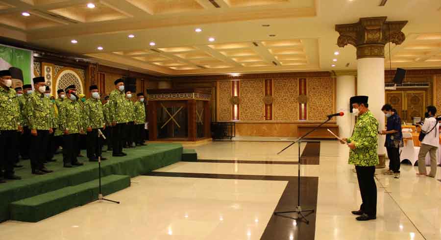 PELANTIKAN: Wakil Gubernur Kalbar sekaligus Ketua Pengurus Wilayah DMI Kalbar, Ria Norsan melantik Pengurus DMI Kota Pontianak.