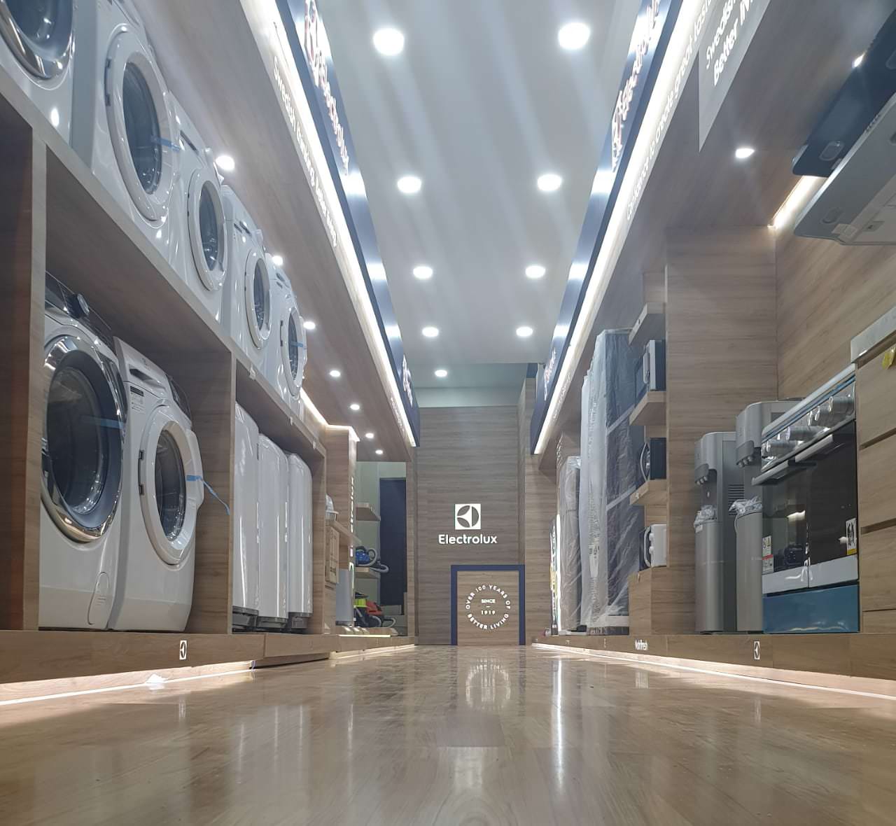 Display beragam produk Electrolux di Toko Cita Sukses Pratama.