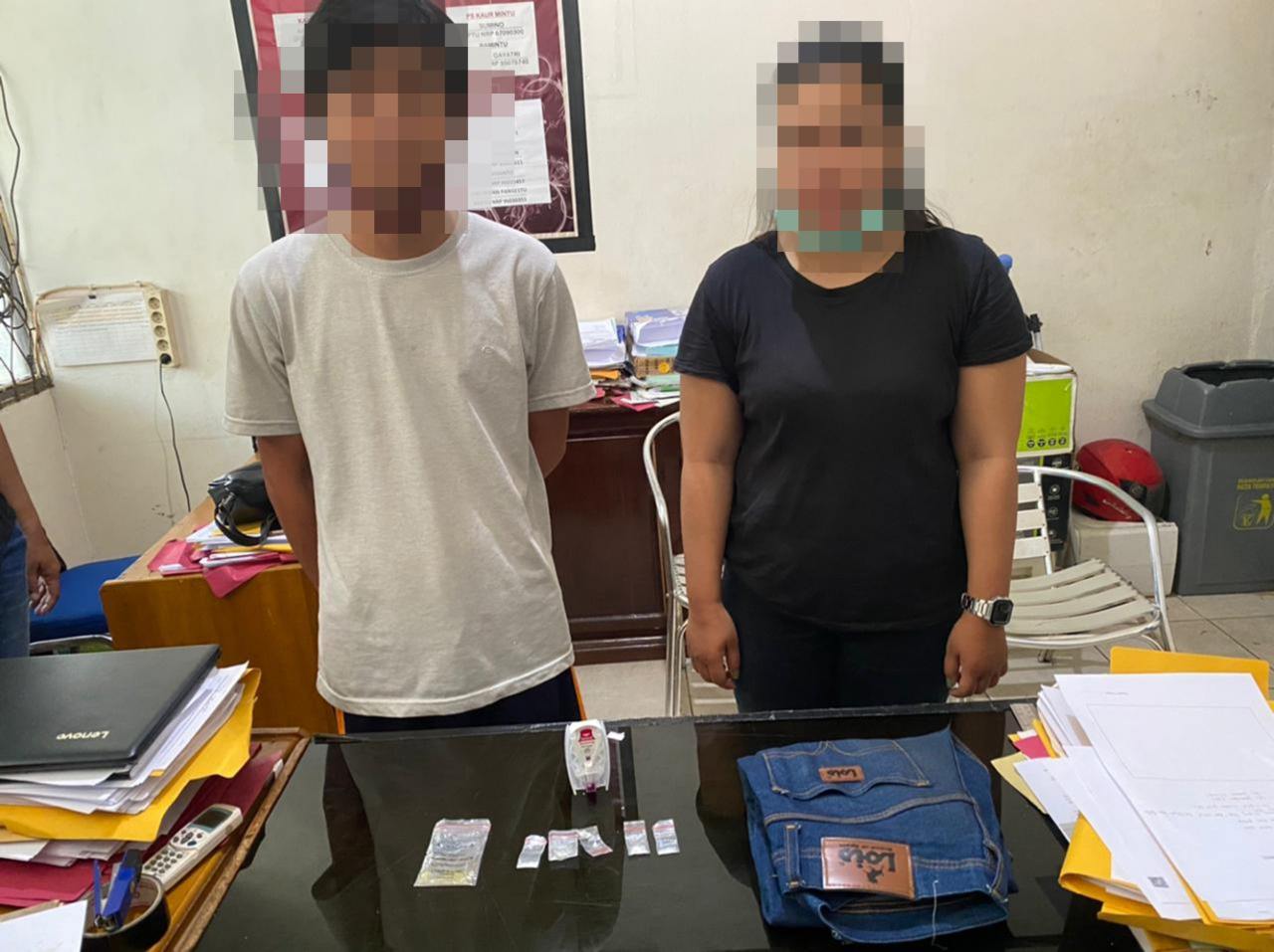 ///PEMBAWA SABU: Sepasang suami istri diamankan polisi karena membawa narkoba jenis sabu-sabu. Keduanya dibekuk di Gang Pawan, Jalan R Suprapto, Kelurahan Sampit, Selasa (23/3) malam. POLRES FOR PONTIANAK POST///