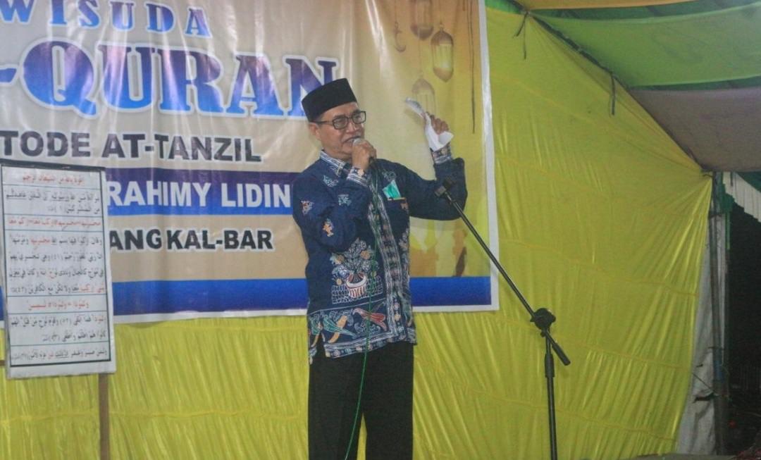 ///BERI MOTIVASI: Asisten II Setda Ketapang, Marwan Noor, menghadiri wisuda Alquran di Pondok Pesantren Raden Ibrahimy Lidinillah, Desa Kalinilam, kemarin (28/3).