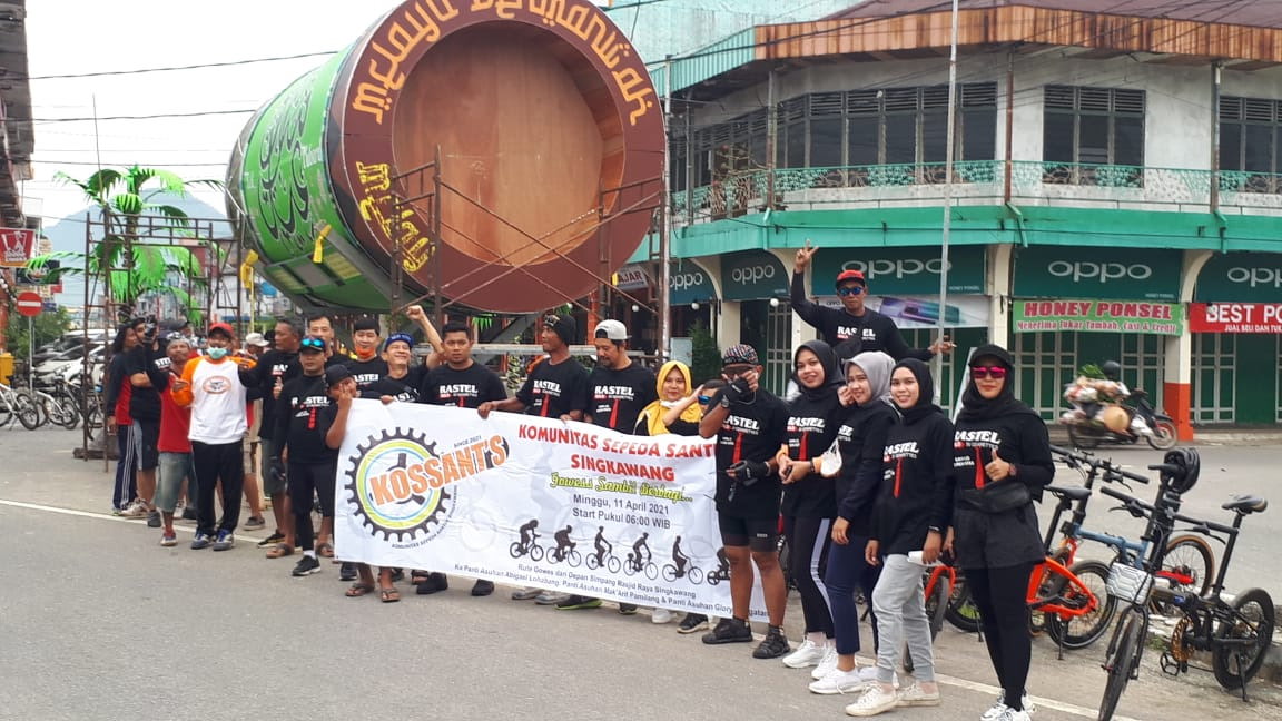 BAKTI SOSIAL: Komunitas Sepeda Santuy  Singkawang (Kossant