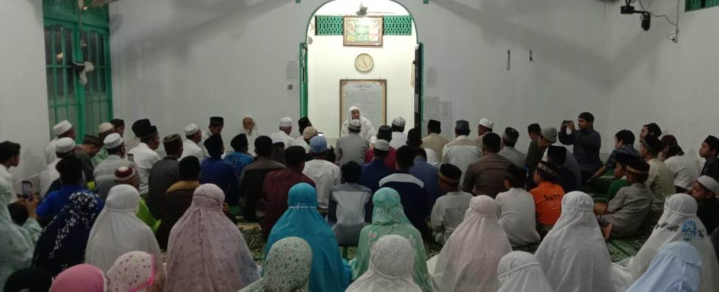 CERAMAH: Syekh Hussein Jaber menyampaian kultum di Surau Nurul Ikhwan.Istimewa
