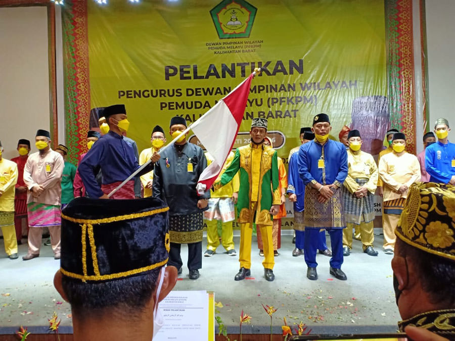 PELANTIKAN: Suasana pelantikan pengurus DPW Pemuda Melayu (PFKPM) Klabar di Hotel Golden Tulip Pontianak, Minggu (4/4) malam. ISTIMEWA