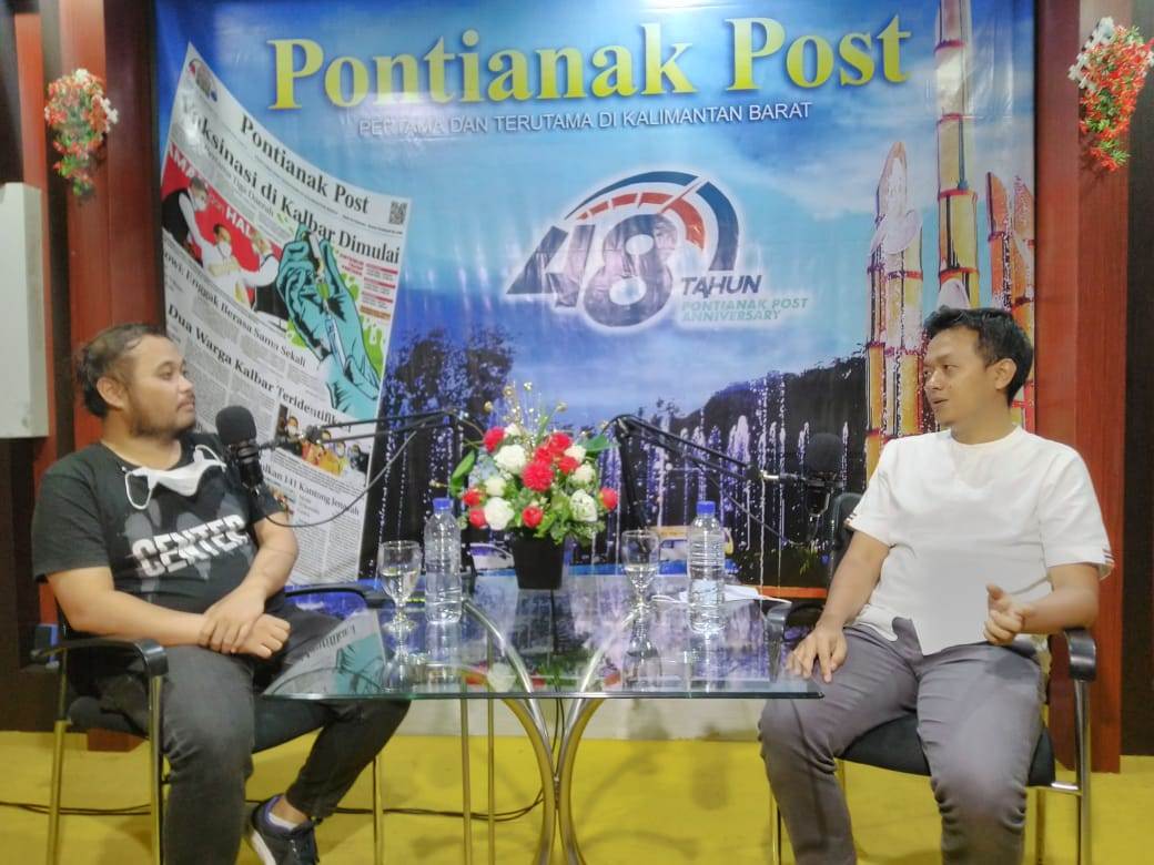 BERBINCANG : Lukman Hakim Prasetyo, CEO Boedjang Group Indonesia (Kanan) saat menjadi bintang tamu dalam Podcast Pontianak Post, yang digelar Senin (23/8) sore. IST