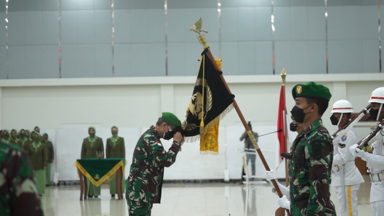 SERAH TERIMA: Mayjen TNI Muhammad Nur Rahmad saat memimpin upacara serah terima jabatan Kasdam XII/Tpr bertempat di Aula Sudirman, Makodam Tanjungpura. Istimewa