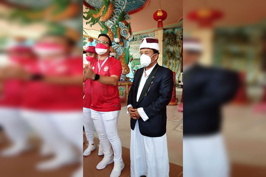 KEBERSAMAAN: Wakil Ketua DPRD Sambas Arifidiar dan Ketua Magabutri Kabupaten Sambas Atong dalam sebuah kegiatan. FAHROZI/PONTIANAK POST
