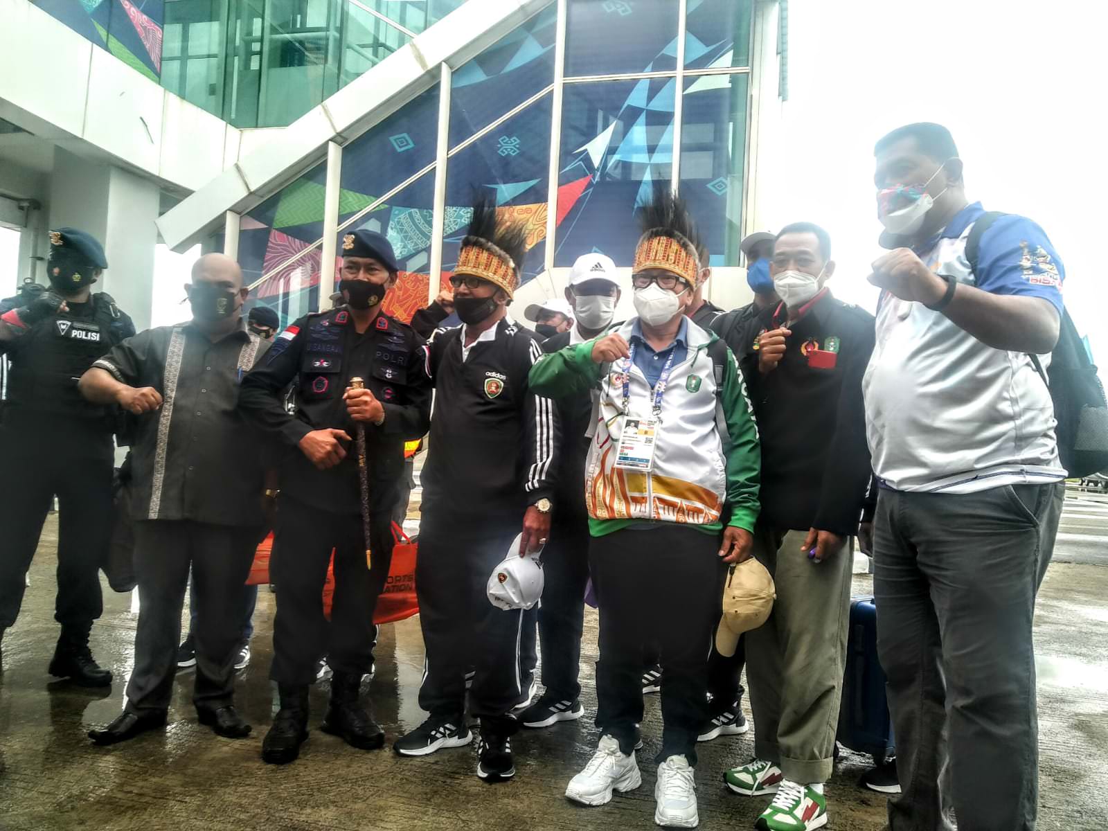 Tim AJU KONI Kalbar sudah datang di Merauke. Ada tiga Cabor yang diikutsertakan Kalbar di Merauke. Anggar, wushu dan balap motor.