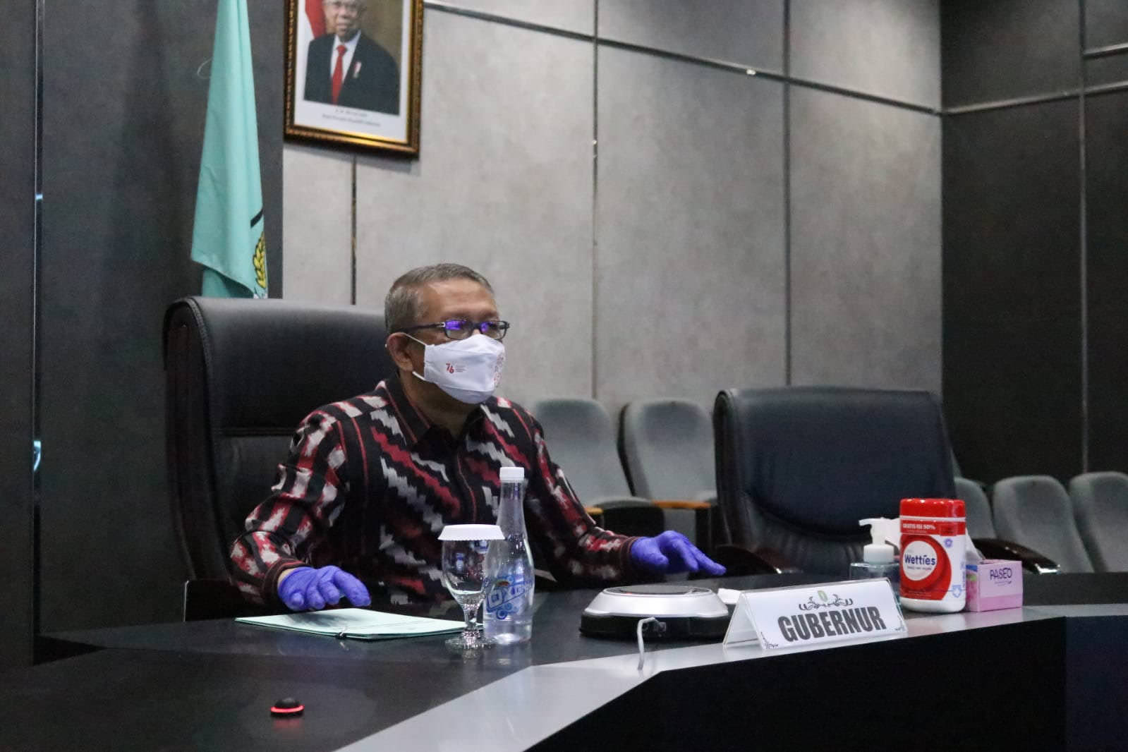 PEMBICARA: Gubernur Kalbar Sutarmidji saat menjadi pembicara kehormatan dalam Seminar Pengembangan Ekonomi Daerah Tahun 2021, yang diselenggarakan Bank Indonesia Perwakilan Kalbar secara virtual, Kamis  (16/9). BIRO ADPIM FOR PONTIANAK POST